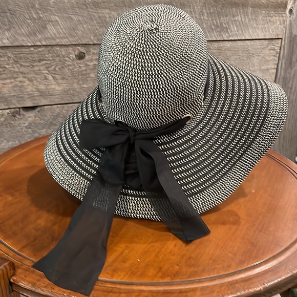 Cute summer or Vacation hat - Picture 2 of 3